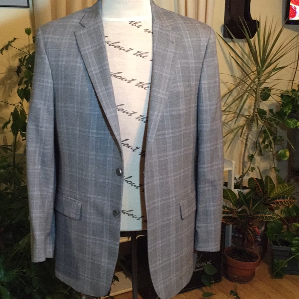 💯% Wool Jos A Bank Tailored Fit Gray Suit Jacket